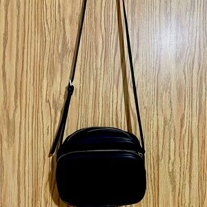 Black sling bag, in good condition, no brand